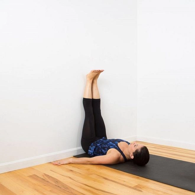 Khỏe đẹp hơn mỗi ngày với bài tập yoga đơn giản cho cô nàng lười biếng - 1