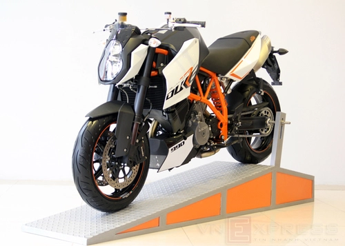  ktm 990 super duke r 2013 đầu tiên về việt nam - 1