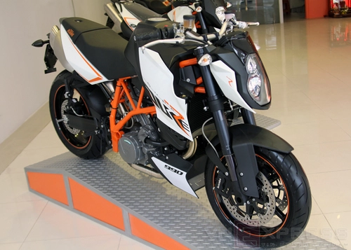  ktm 990 super duke r 2013 đầu tiên về việt nam - 2