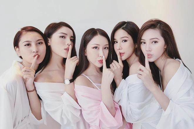 Mạng xã hội hot nhất có 3 hội mỹ nữ này chơi với nhau nhiều quá nên giống nhau - 4