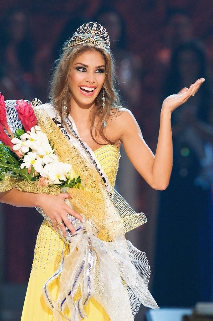 Miss universe đẹp nhất thế giới quay lại việt nam tham dự hoa hậu hoàn vũ 2017 - 1
