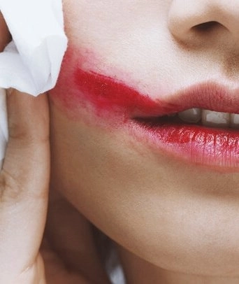 Những sai lầm tai hại của make up khiến làn da khóc thét vì nổi mụn chi chít - 4