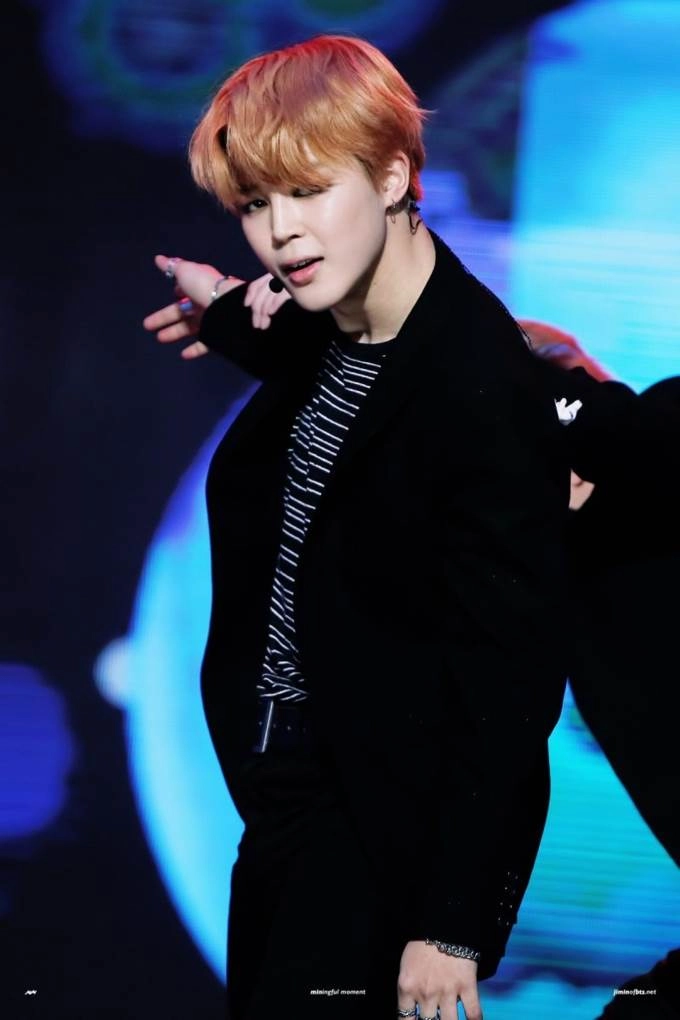 Sao k-pop với những lần khiến fan lác mắt khi đổi màu tóc độc lạ - 6
