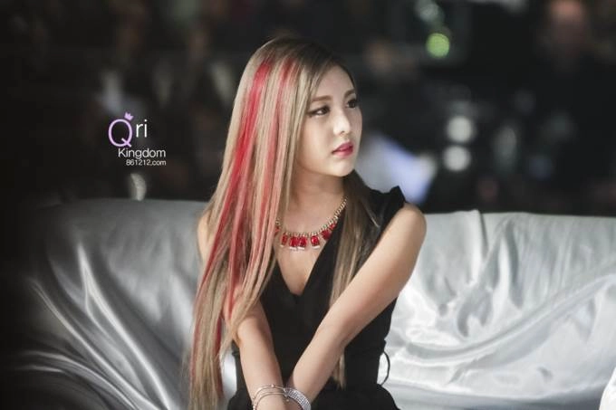 Sao k-pop với những lần khiến fan lác mắt khi đổi màu tóc độc lạ - 13