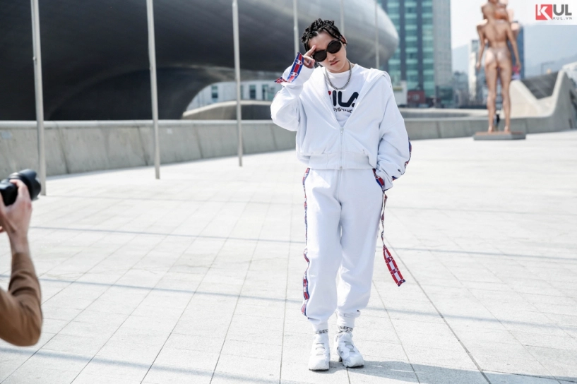 Seoul fashion week 2017 sơn tùng m-tp tết tóc và diện cả cây hiphop nổi bần bật - 3