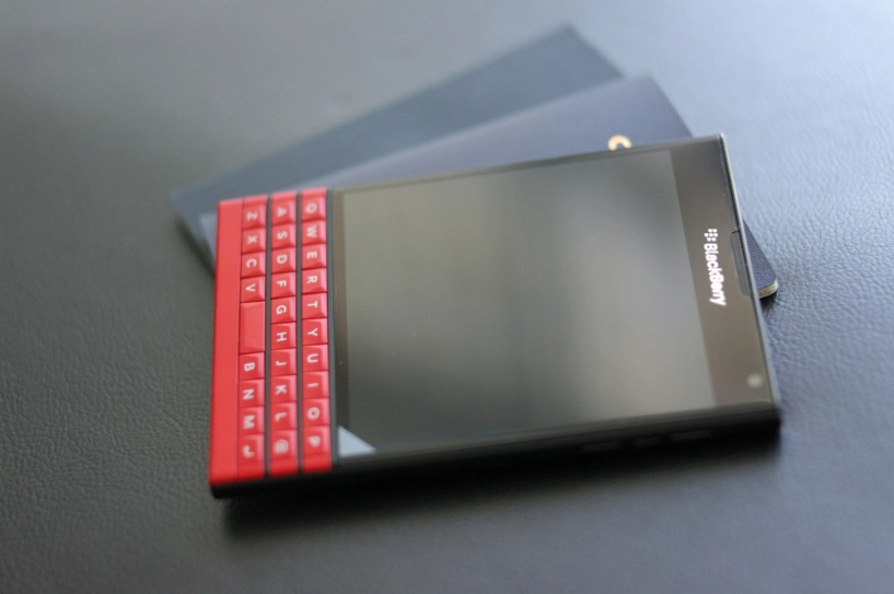 Ngỡ ngàng với những smartphone màu đỏ tuyệt đẹp trước iphone 7 red product - 1