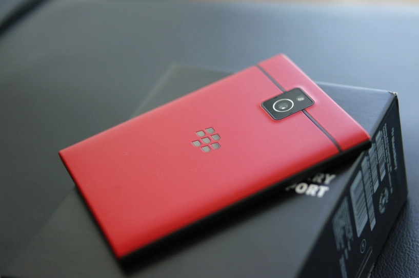 Ngỡ ngàng với những smartphone màu đỏ tuyệt đẹp trước iphone 7 red product - 2