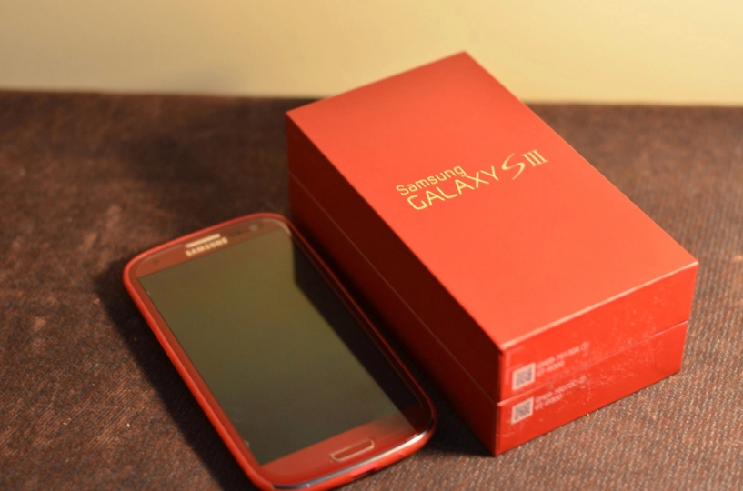Ngỡ ngàng với những smartphone màu đỏ tuyệt đẹp trước iphone 7 red product - 4