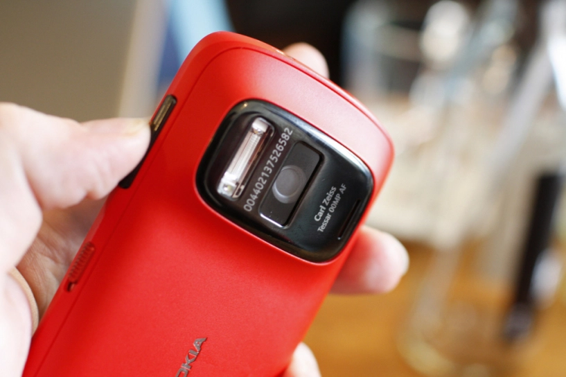 Ngỡ ngàng với những smartphone màu đỏ tuyệt đẹp trước iphone 7 red product - 10