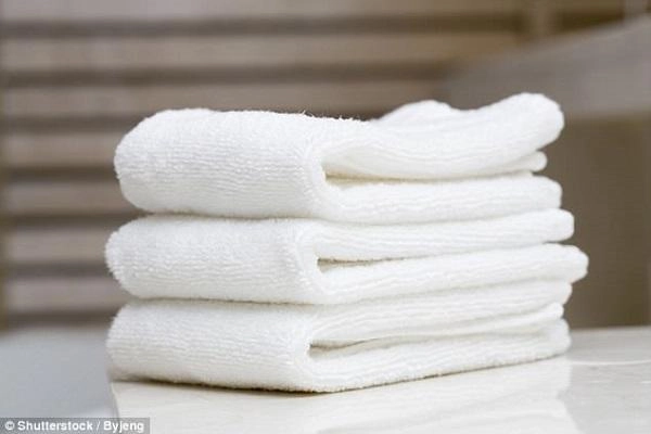 Ai cũng quen tay giặt khăn tắm thế này bảo sao khăn nhanh thành giẻ lau tốn tiền hại da - 1