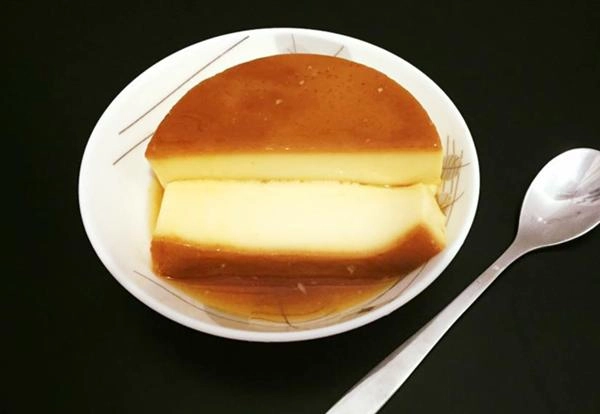 Bà nội trợ đảm đang bày mẹo làm bánh flan mịn mượt như nhung không lo bị rỗ - 2