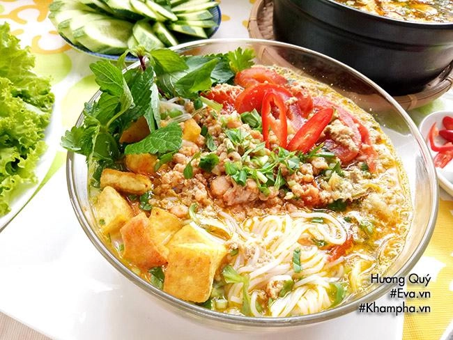 Canh tôm chua nóng hổi vừa ăn vừa thổi ngày lạnh - 15