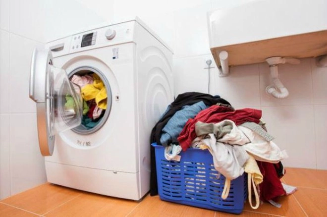 Đừng để tiền điện tăng vọt vì không biết mẹo sử dụng máy giặt tiết kiệm điện - 1
