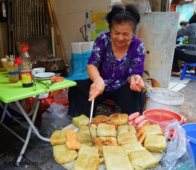 Món bánh chưng rán độc đáo nhất hà nội khiến cụ bà 92 tuổi móm mém vẫn phải ăn đều - 2