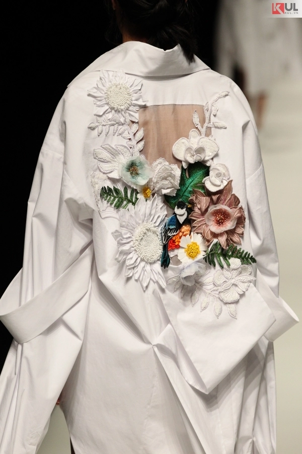 Ngắm trọn vẹn khoảnh khắc bst em hoa của ntk nguyễn công trí tại tokyo fashion week - 6