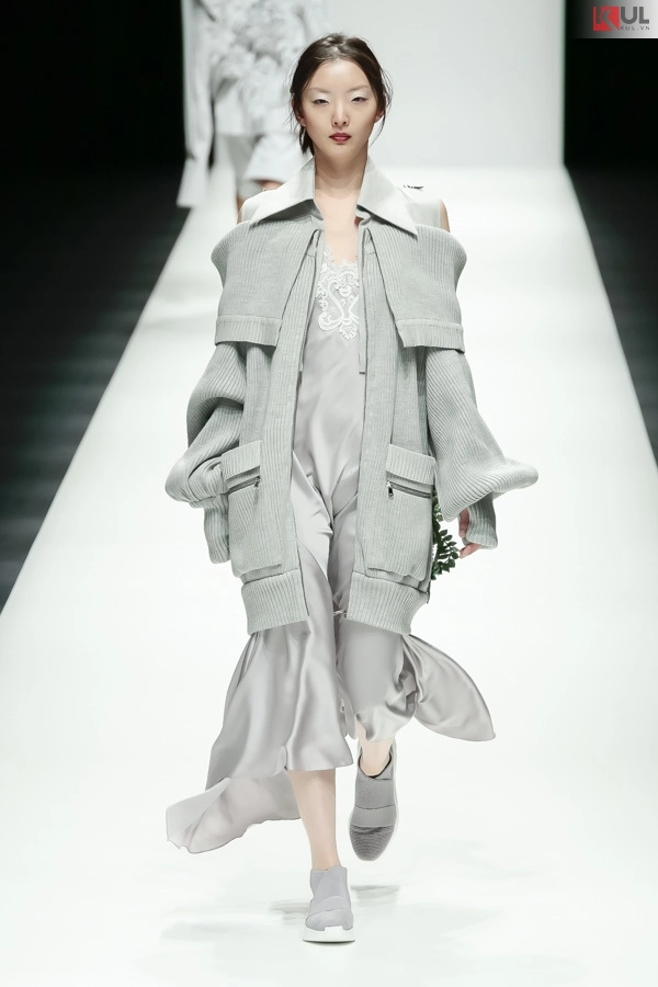 Ngắm trọn vẹn khoảnh khắc bst em hoa của ntk nguyễn công trí tại tokyo fashion week - 7