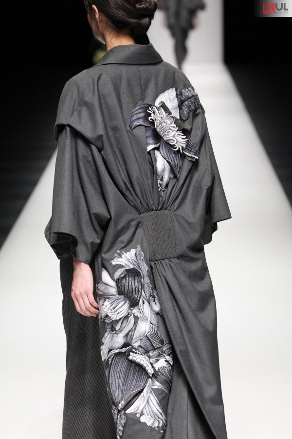 Ngắm trọn vẹn khoảnh khắc bst em hoa của ntk nguyễn công trí tại tokyo fashion week - 12