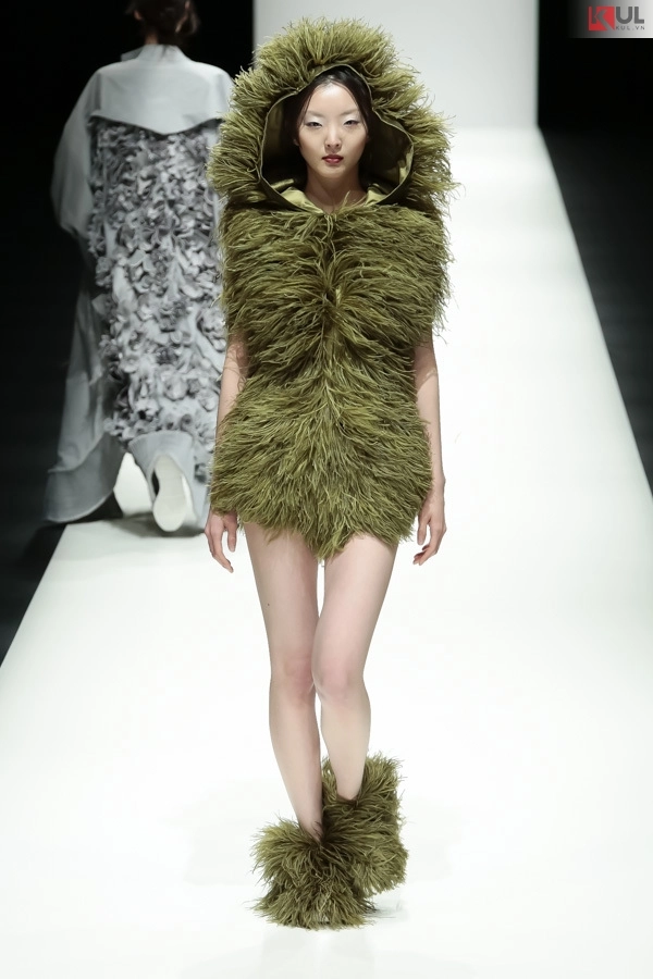 Ngắm trọn vẹn khoảnh khắc bst em hoa của ntk nguyễn công trí tại tokyo fashion week - 17