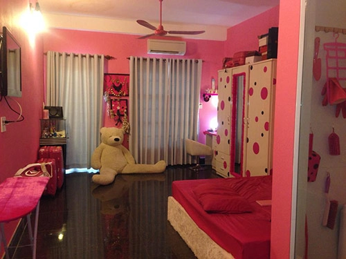 Thăm căn phòng xì-tin màu hồng của miu lê - 2