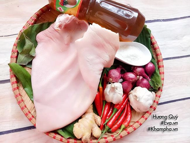Tai heo ngâm mắm chua ngọt giòn sần sật cho ông xã nhậu chơi ngày tết - 2