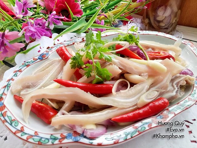 Tai heo ngâm mắm chua ngọt giòn sần sật cho ông xã nhậu chơi ngày tết - 9