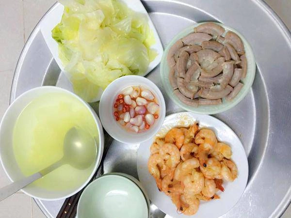 Vợ đảm đang chia sẻ mâm cơm cho 4 người chồng con ăn không còn thừa một miếng - 10