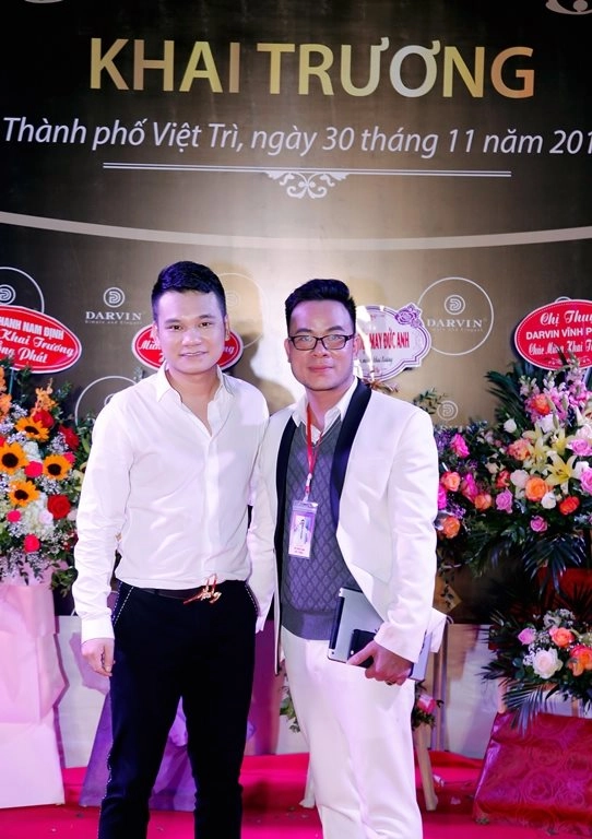 Ca sỹ khắc việt nổi bật bên dàn siêu mẫu trong show thời trang darvin - 2