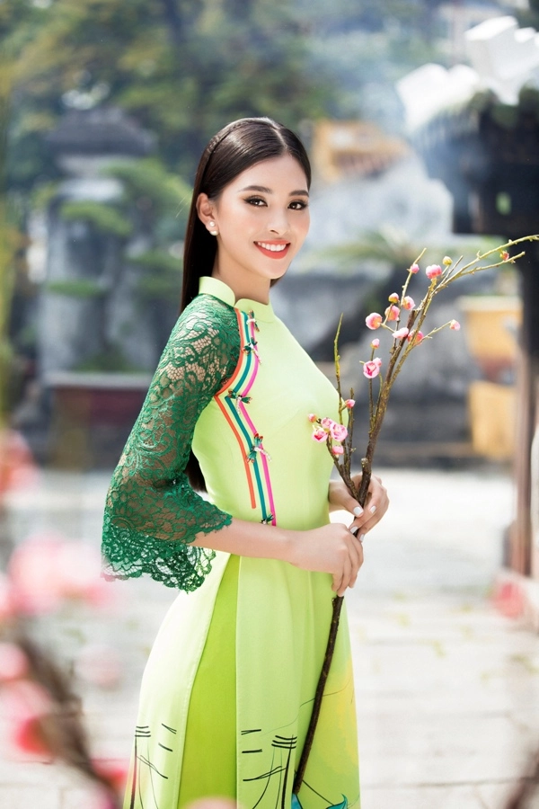 Hoa hậu tiểu vy thướt tha trong tà áo dài đón tết - 5