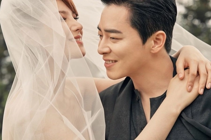 Nữ ca sĩ hậu duệ mặt trời cùng tài tử jo jung suk khoe bộ ảnh đẹp như mơ sau khi tuyên bố kết hôn - 1