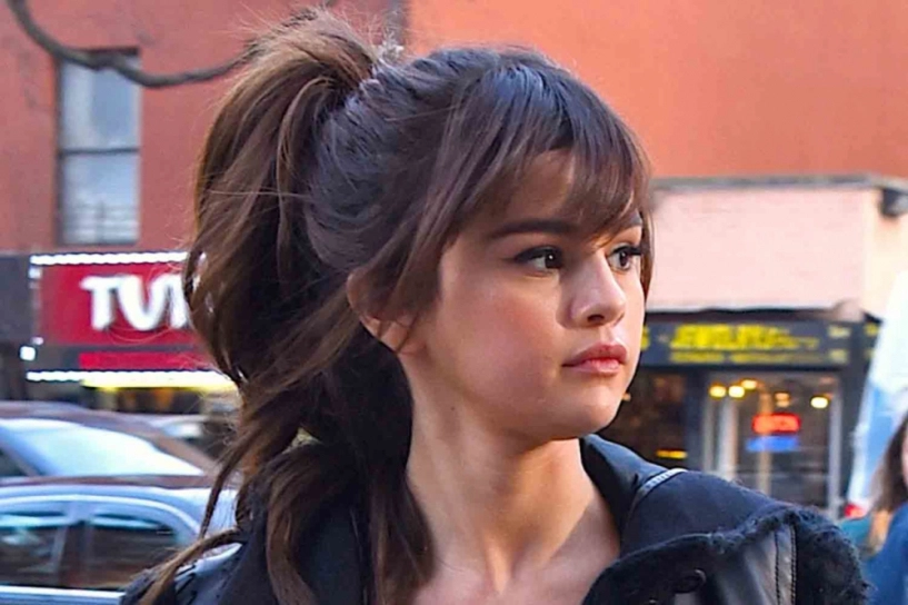 Selena gomez bất ngờ nhập viện tâm thần fan lo sốt vó cho thần tượng - 2