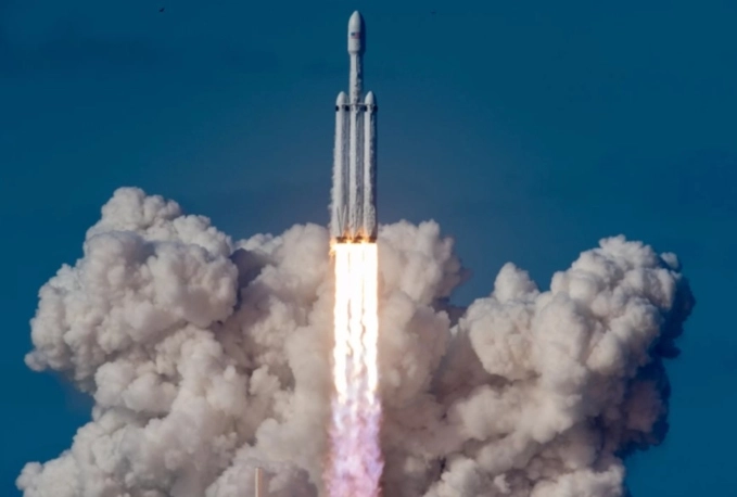 Spacex và tỉ phú elon musk đi vào lịch sử với chiếc xe đầu tiên bay trong vũ trụ - 1