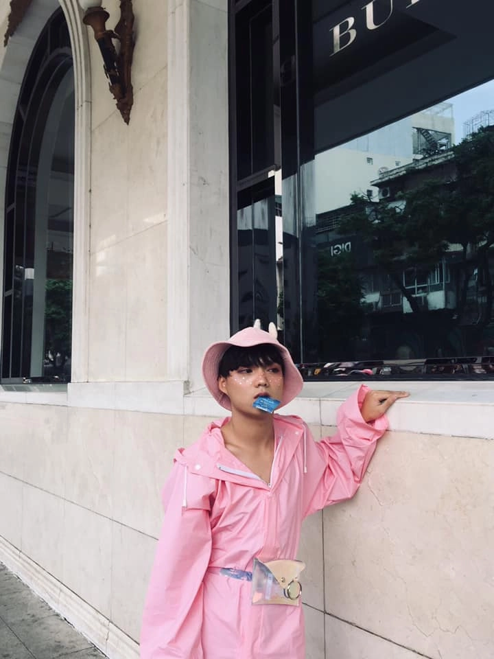 thánh chửi norin phạm tái xuất - một ca khó trên đường phố của vietnam international fashion week 2018 - 3