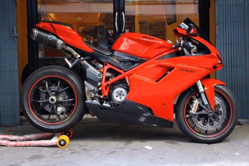 Ducati 848 evo đơn điệu với dàn đồ chơi hàng hiệu - 1