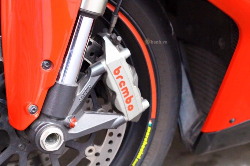 Ducati 848 evo đơn điệu với dàn đồ chơi hàng hiệu - 7