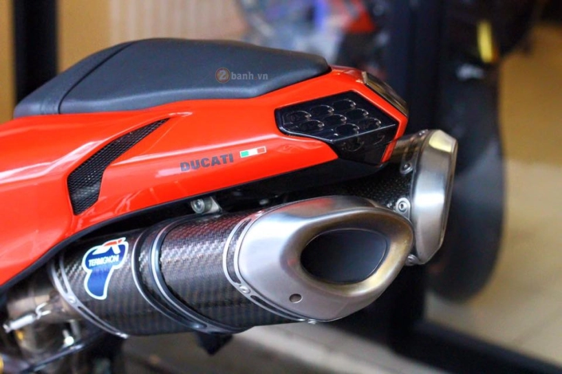 Ducati 848 evo đơn điệu với dàn đồ chơi hàng hiệu - 10