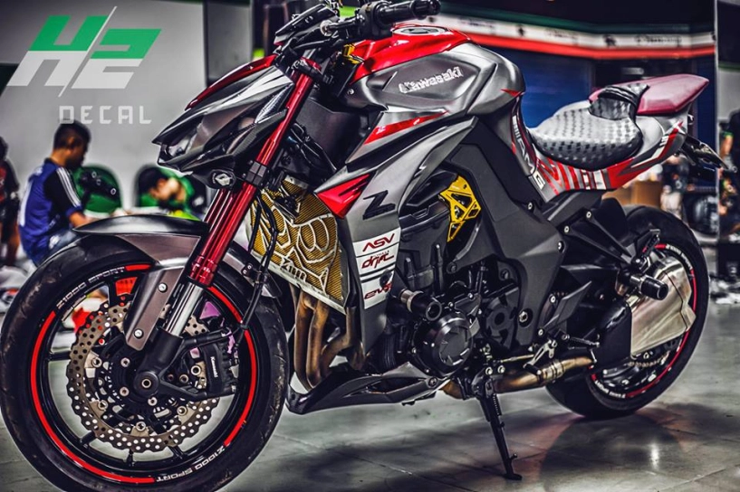 Kawasaki z1000 ấn tượng cùng dàn áo nhôm xước thể thao - 1