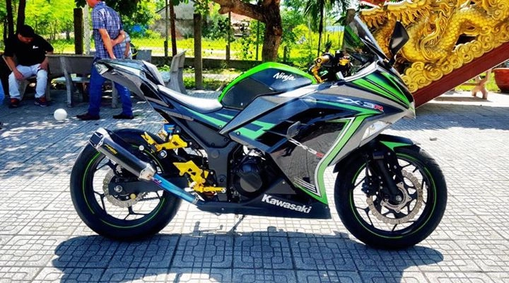 Ninja 300 phiên bản kỉ niệm 30 năm ấn tượng cùng dàn đồ chơi hiệu - 1