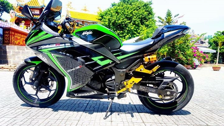 Ninja 300 phiên bản kỉ niệm 30 năm ấn tượng cùng dàn đồ chơi hiệu - 3