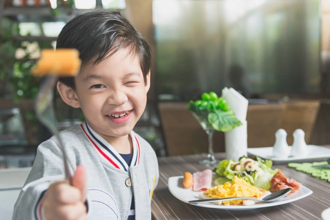 ăn uống chuẩn chuyên gia có thể giúp mẹ chiến đấu với bữa ăn của trẻ - 2
