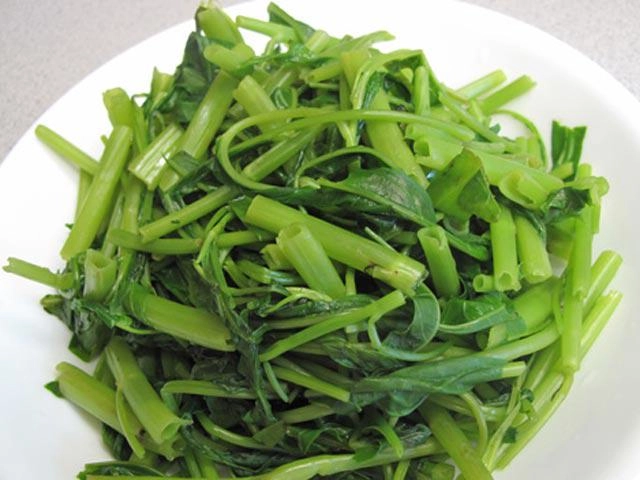 Bí kíp luộc rau muống ngon giòn không bị thâm đen - 2