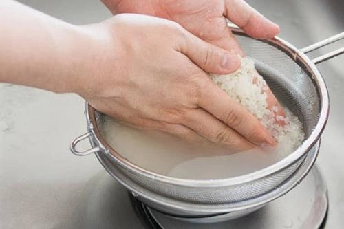 Biết 6 hữu ích của nước vo gạo trong bếp nhiều người phải hối hận vì đã đổ nó đi - 3