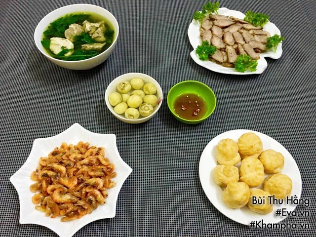 Bữa ăn chiều với tôm rang canh cua thanh mát - 1