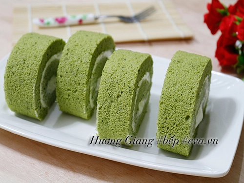 Cách làm bánh bông lan trà xanh cuộn kem tươi ngon - 7