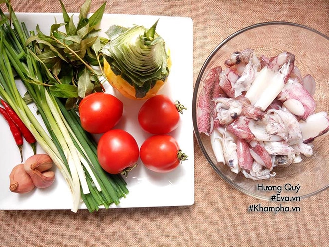 Canh mực nấu chua lạ miệng đưa cơm ngày hè cả nhà tấm tắc khen - 1