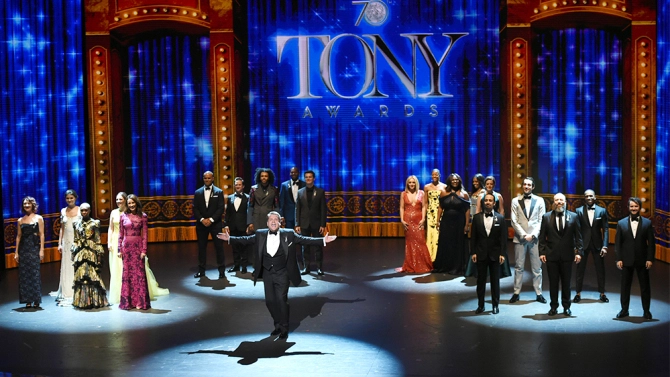 Chiêm ngưỡng những bộ cánh thời trang của hàng loạt ngôi sao nổi tiếng tại tony awards 2017 - 20