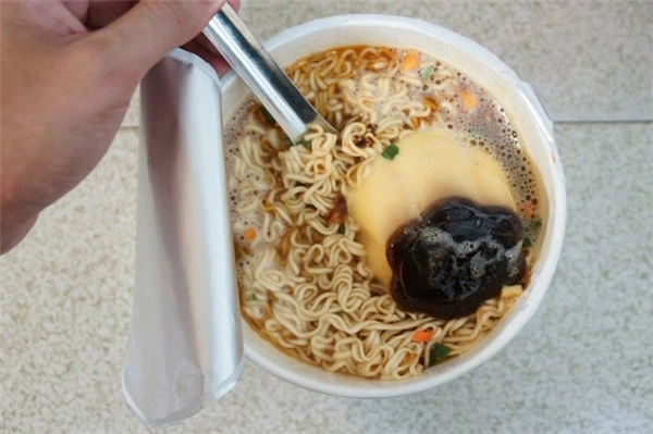 Cười đau ruột với bát mì ăn liền chống nóng trong nổi mụn của thánh lầy - 6
