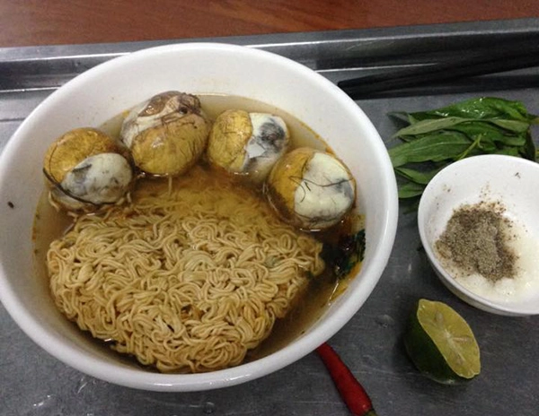 Cười đau ruột với bát mì ăn liền chống nóng trong nổi mụn của thánh lầy - 9