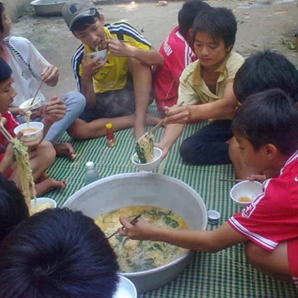 Cười đau ruột với bát mì ăn liền chống nóng trong nổi mụn của thánh lầy - 11