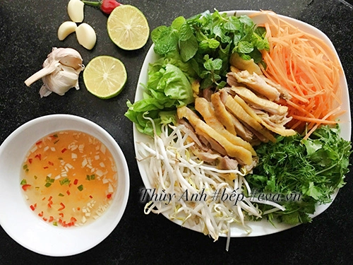 Cuối tuần rảnh rỗi làm phở cuốn gà ăn chơi - 3