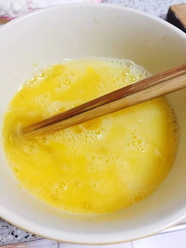 Đanh trứng mà cho thêm thứ này món trứng rán 2 quả sẽ nhiều như 4 quả - 2